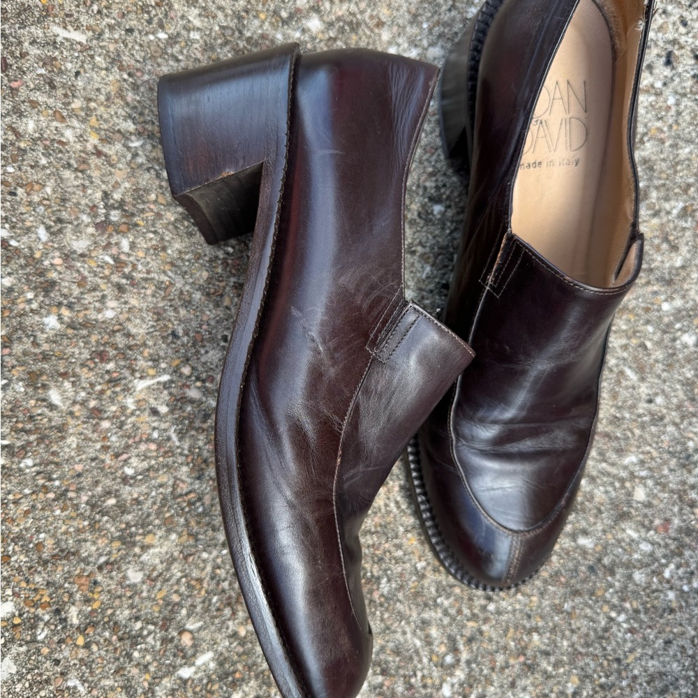 Shoe - Picture 2 of 3